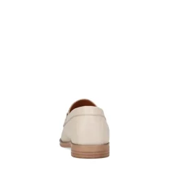 Manfield Beige leren loafers met goudkleurig detail^DAMES Loafers