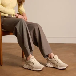 Manfield Beige leren sneakers met suède details^DAMES Sneakers