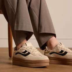 Manfield Beige leren sneakers met suède details^DAMES Sneakers