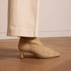 Manfield Beige suède enkellaarsjes met hak^DAMES Enkellaarsjes