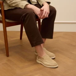 Manfield Beige suède loafers^Heren Loafers