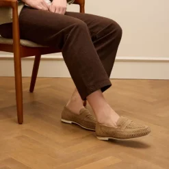 Manfield Beige suède loafers^Heren Loafers