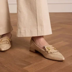 Manfield Beige suède loafers met glitter^DAMES Loafers