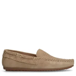 Manfield Beige suède loafers met goudkleurige studs^DAMES Loafers