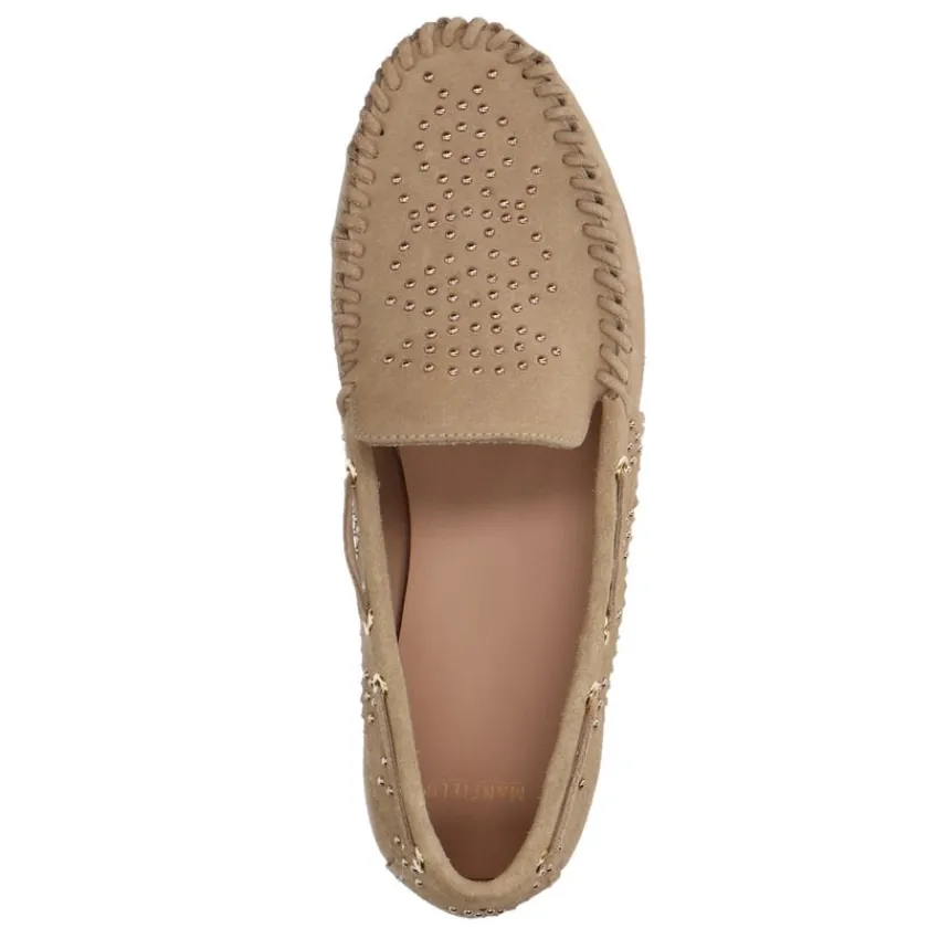 Manfield Beige suède loafers met goudkleurige studs^DAMES Loafers