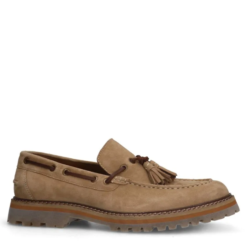 Manfield Beige suède loafers met kwastje^Heren Veterschoenen|Loafers