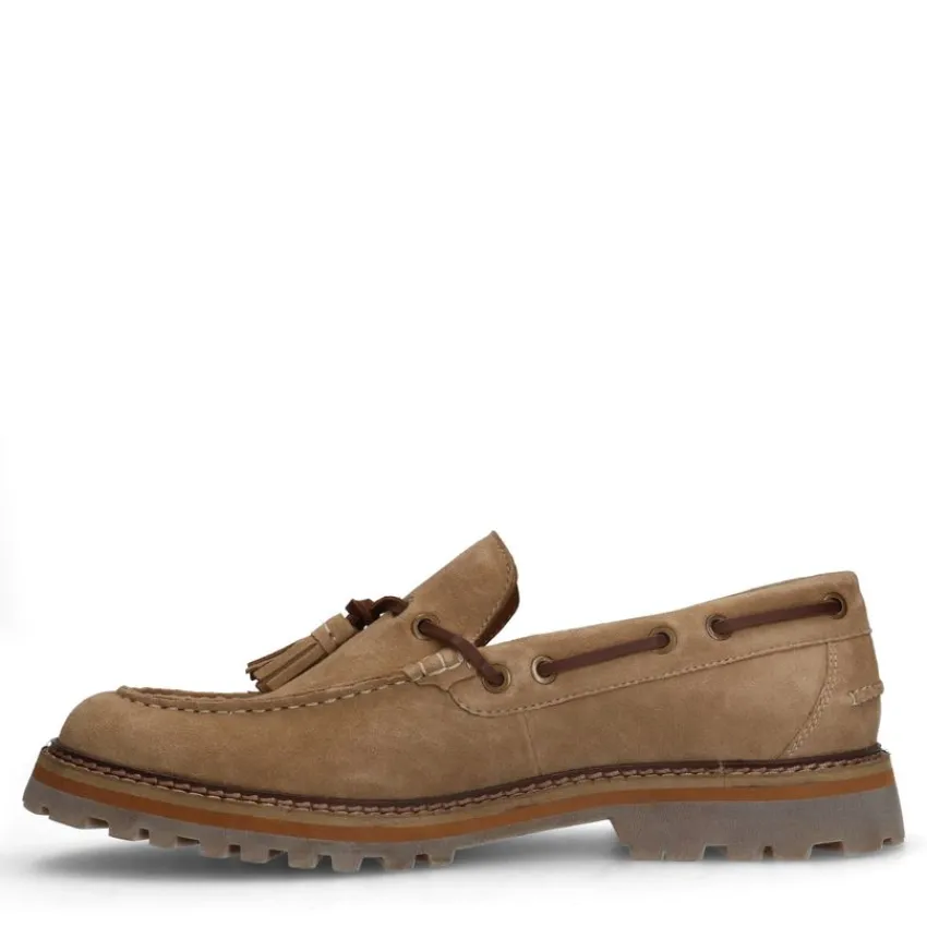Manfield Beige suède loafers met kwastje^Heren Veterschoenen|Loafers