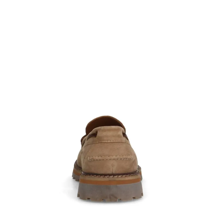 Manfield Beige suède loafers met kwastje^Heren Veterschoenen|Loafers