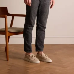 Manfield Beige suède loafers met kwastjes^Heren Loafers