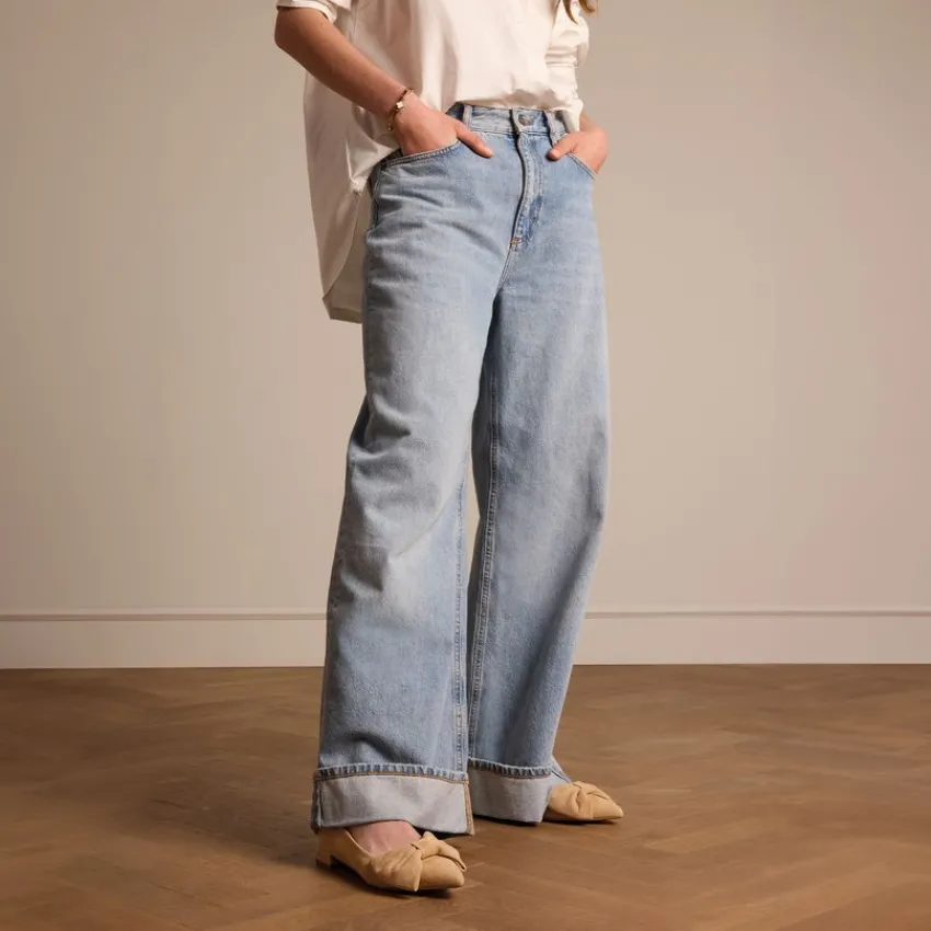 Manfield Beige suède loafers met strik^DAMES Loafers