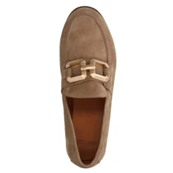 Manfield Beige suède loafers met vierkanten chain^DAMES Loafers