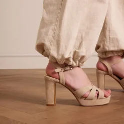 Manfield Beige suède sandalen met hak^DAMES Sandalen