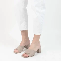 Manfield Beige suède sandalen met hak^DAMES Sandalen