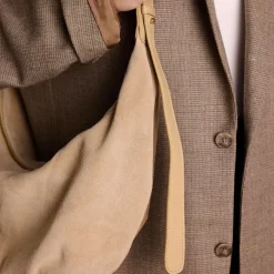 Manfield Beige suède schoudertas^ Schoudertassen