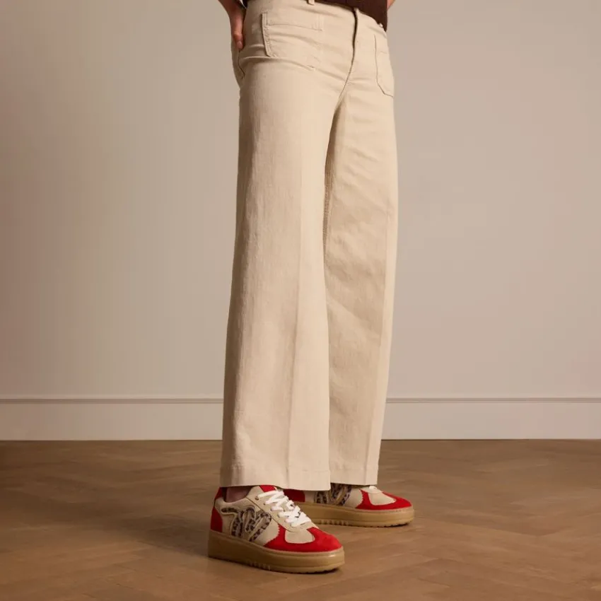 Manfield Beige suède sneakers met rode details^DAMES Sneakers