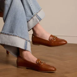 No Stress Cognac leren loafers met gouden chain^DAMES Loafers
