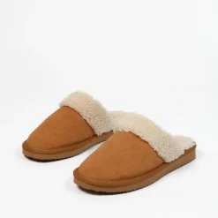 Manfield Cognac suède pantoffels met imitatiewol^DAMES Pantoffels