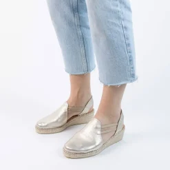Manfield Gouden metallic leren sleehakken^DAMES Espadrilles|Sandalen