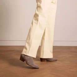 Manfield Grijze suède enkellaarsjes met hak^DAMES Enkellaarsjes