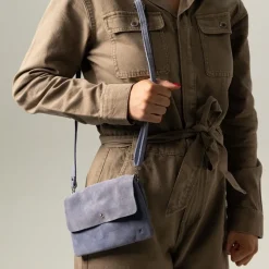 Manfield Licht blauwe suède clutch^ Clutches