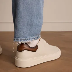 Manfield Off white leren sneakers met bruine details^Heren Sneakers