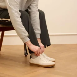 Manfield Off white leren sneakers met suède details^Heren Sneakers