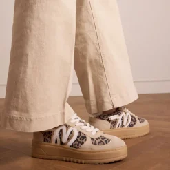 Manfield Suède leopard sneakers met details^DAMES Sneakers