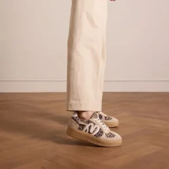 Manfield Suède leopard sneakers met details^DAMES Sneakers