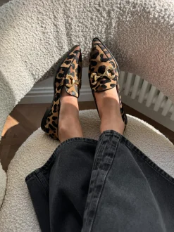 Manfield Suède panter loafers met gouden chain^DAMES Loafers