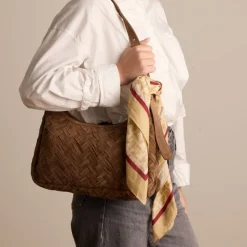 Manfield Taupe suède gevlochten schoudertas^ Schoudertassen