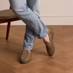Manfield Taupe suède loafers^Heren Loafers