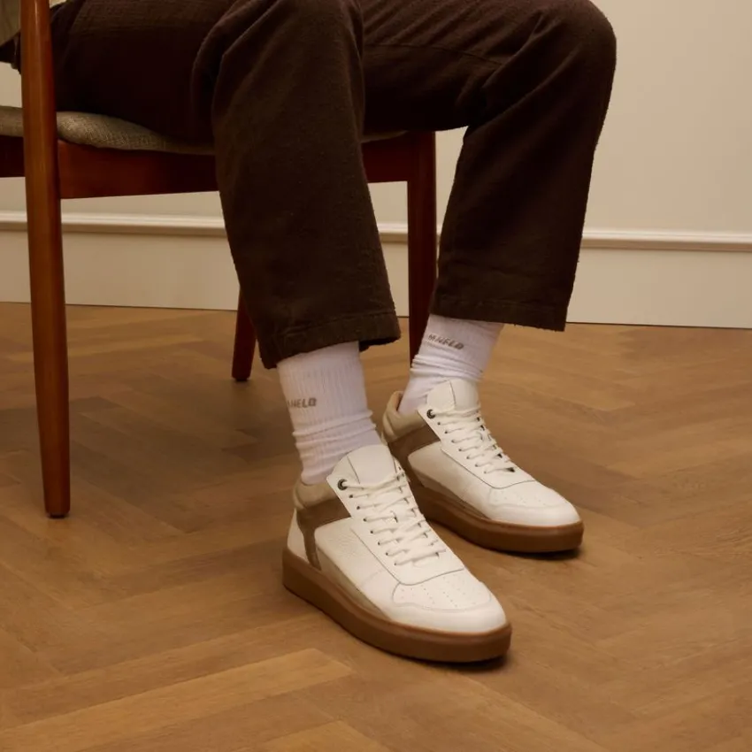 Manfield Witte leren sneakers met bruine suède details^Heren Sneakers
