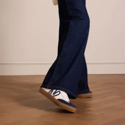 Manfield Witte leren sneakers met suède details^DAMES Sneakers