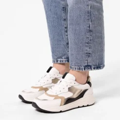 Manfield Witte leren sneakers met goudkleurige details^DAMES Sneakers