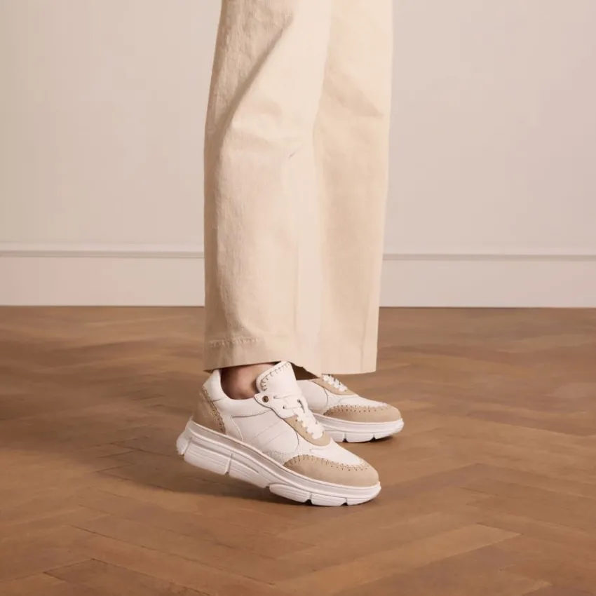 Manfield Witte leren sneakers met suède details^DAMES Sneakers