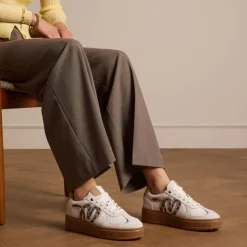 Manfield Witte leren sneakers met leopard details^DAMES Sneakers