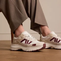 Manfield Witte leren sneakers met beige details^DAMES Sneakers