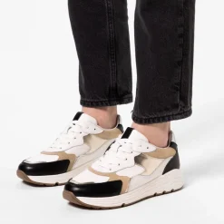 Manfield Witte leren sneakers met goudkleurige en zwarte details^DAMES Sneakers