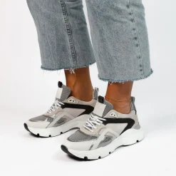 Manfield Witte leren sneakers met mesh details^DAMES Sneakers