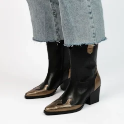 Manfield Zwarte leren cowboy laarzen met goudkleurige details^DAMES Enkellaarsjes