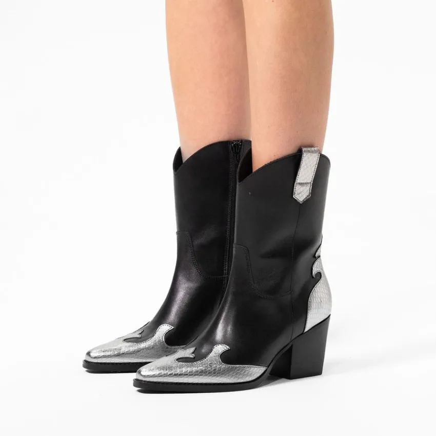 Manfield Zwarte leren cowboylaarzen met zilverkleurige details^DAMES Enkellaarsjes