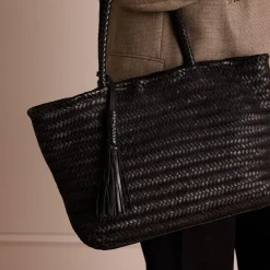 Manfield Zwarte leren gevlochten handtas^ Handtassen