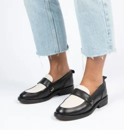 Manfield Zwarte leren loafers met witte details^DAMES Loafers