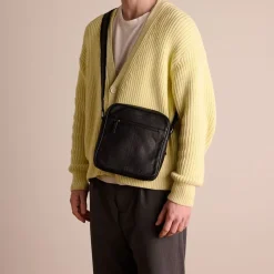 Manfield Zwarte leren schoudertas^ Schoudertassen