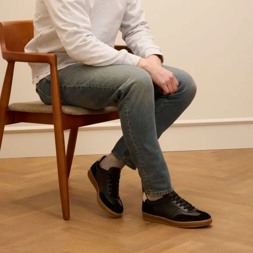 Manfield Zwarte leren sneakers met suède details^Heren Sneakers