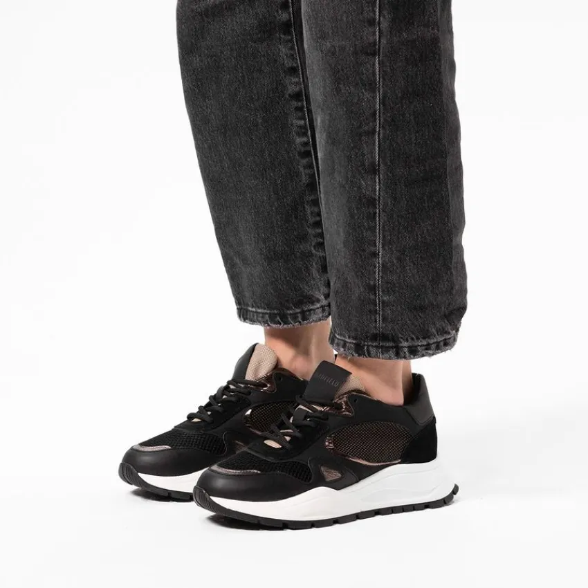 Manfield Zwarte leren sneakers met mesh details^DAMES Sneakers