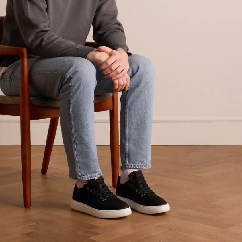 Manfield Zwarte nubuck sneakers^Heren Sneakers