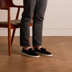 Manfield Zwarte suède loafers met kwastjes^Heren Loafers