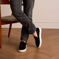 Manfield Zwarte suède loafers met sportieve zool^Heren Loafers